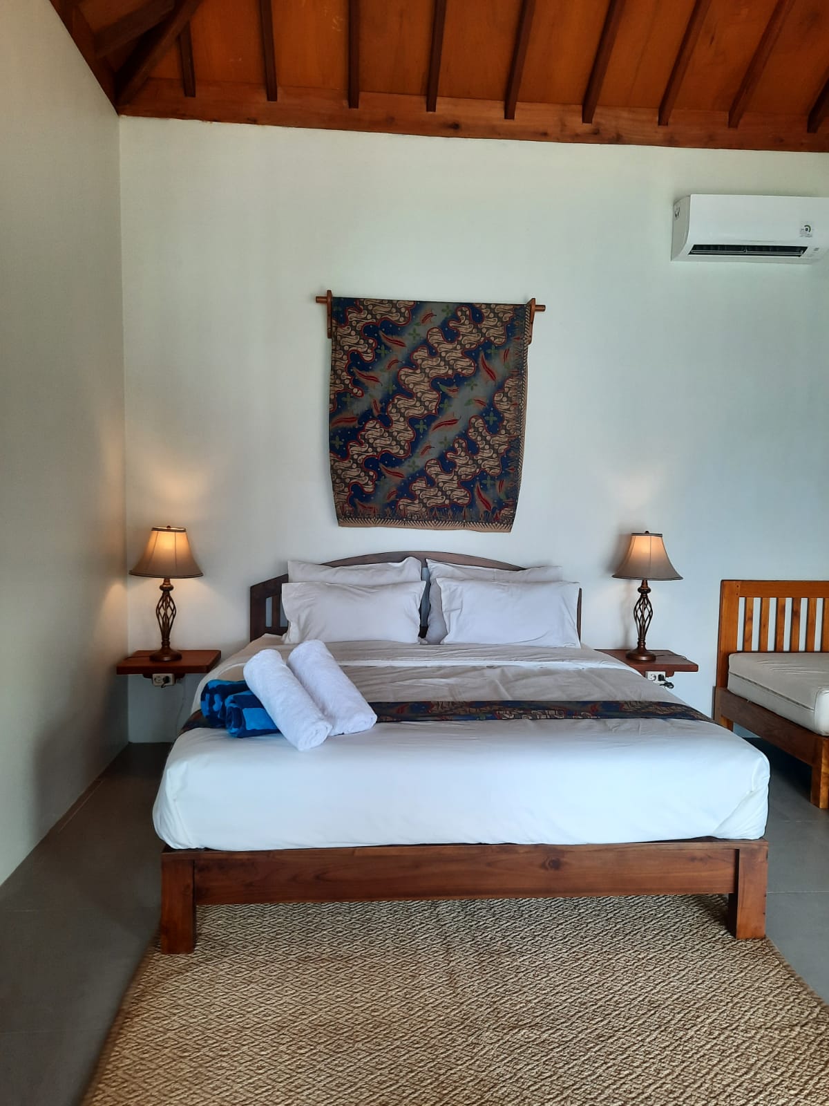 Kamar Triton Cottage 3p di Legon Waru Cottage & Resort (Pinggir Pantai View Laut)